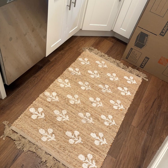 Flower Design Throw Rug - Picture 4 of 7